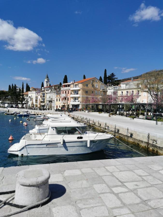 Mobile Aurora Apartment Selce